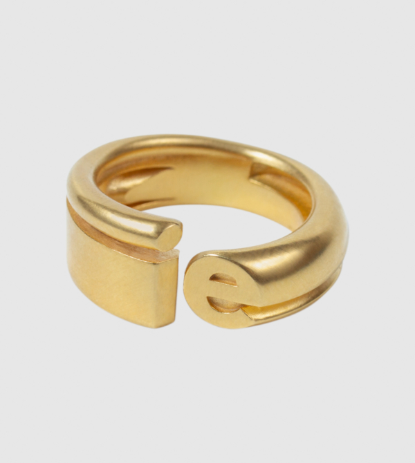 <b>Anillo de Graduación Revolve IE</b>