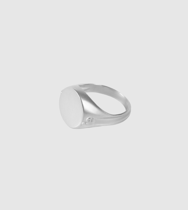 Graduation Signet IE Ring. Metallic Silver colour front